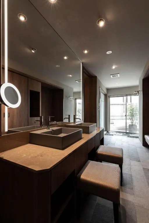 Y-HOTEL