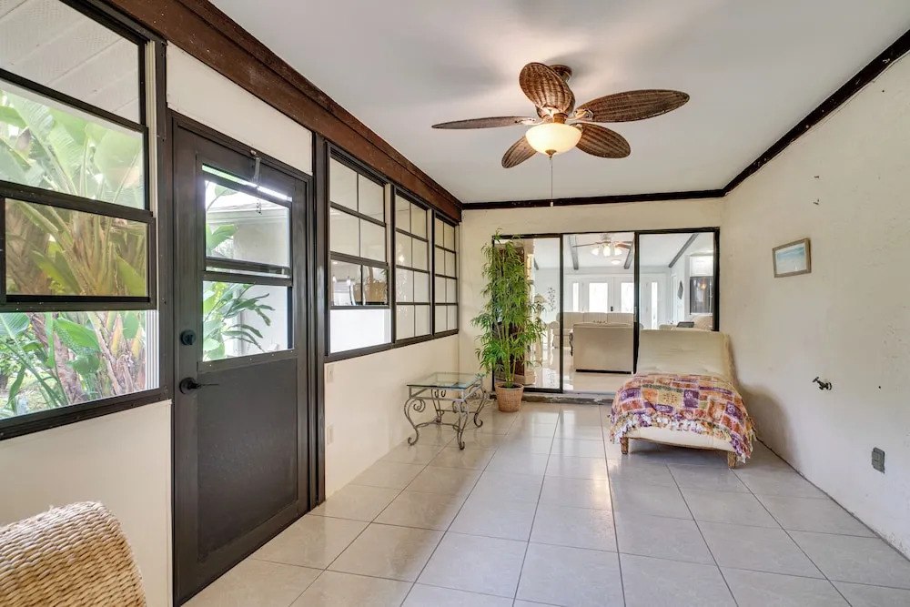 Private Beach & Pool Access! Fort Myers Getaway