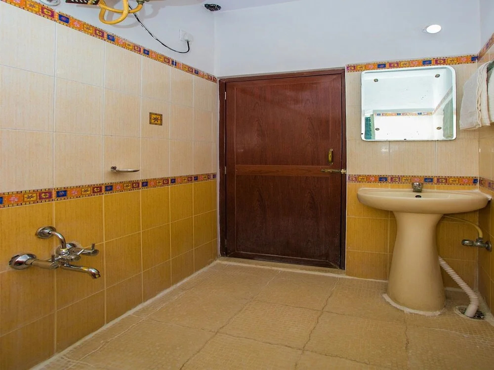 OYO 16123 Chandana Deluxe
