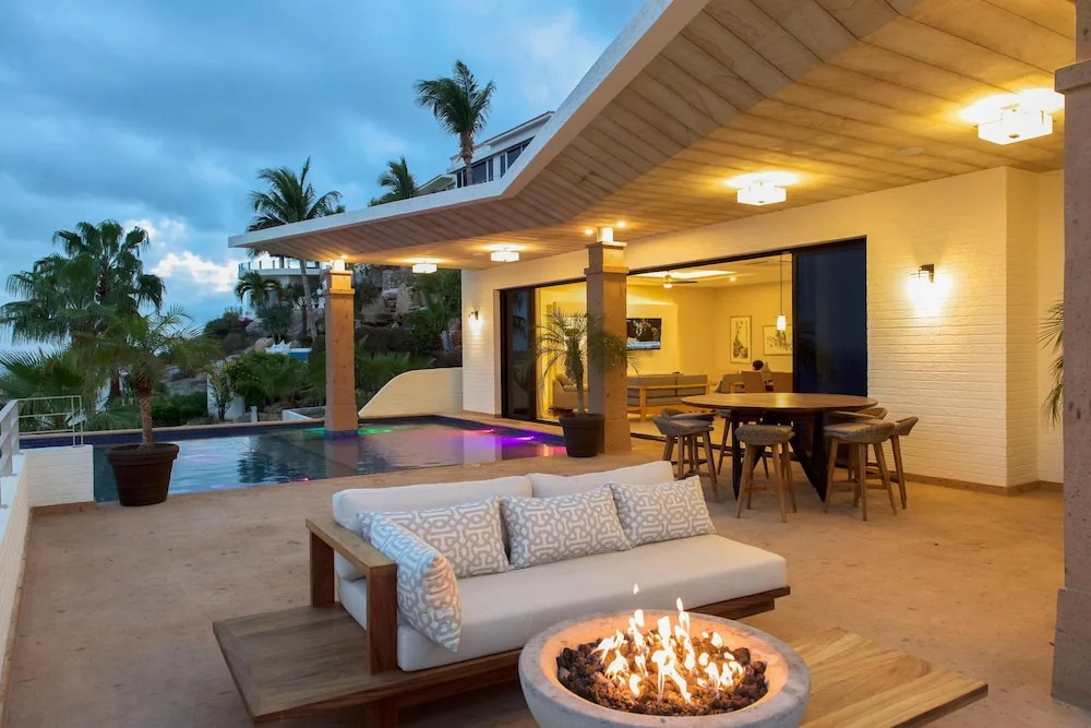 Great Cabo Location for Large Group at Villa Jade de Law