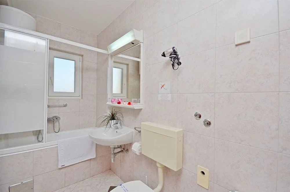 Apartments Mira
