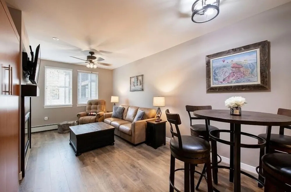 Premium Unit 3519- Fraser Crossing/founders Pointe 1 Bedroom Condo