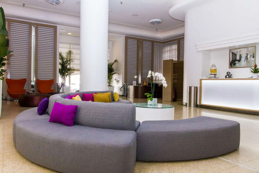 Marseilles Beachfront Hotel