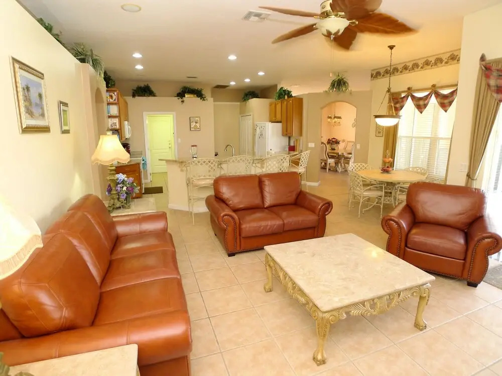 4 BED Pool Home ON Golf Community
