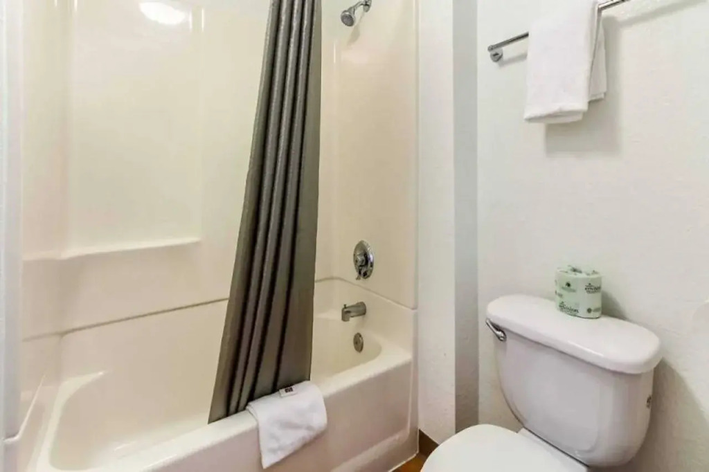 Hotel B5 -Watsonville