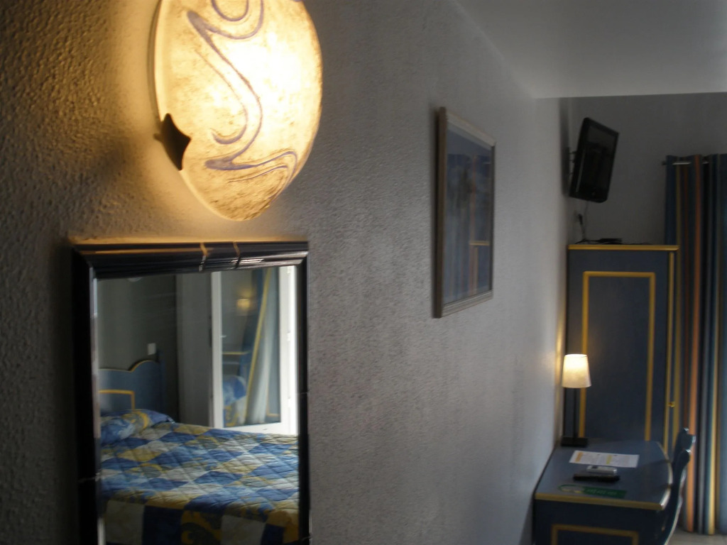 Hotel Les Palmiers En Camargue