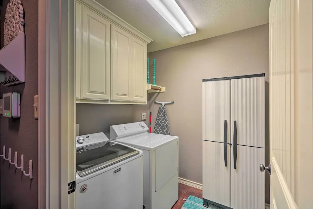Luxe Midland Retreat w/ Patio, Grill & Yard!