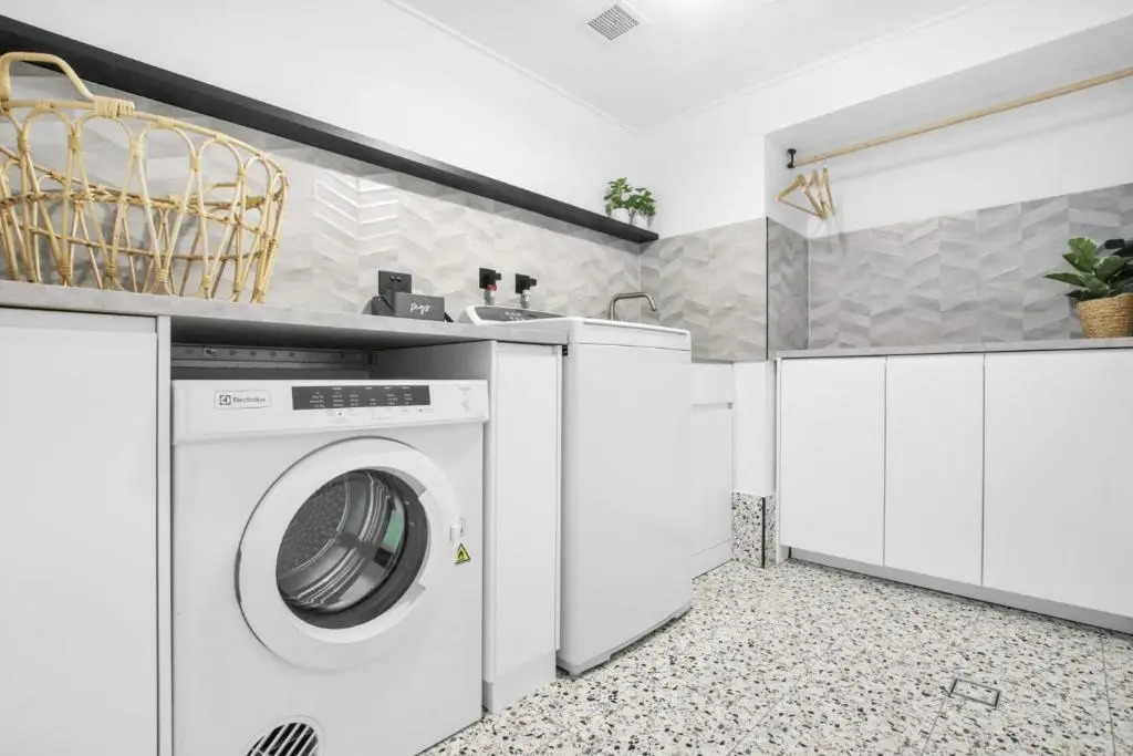 Canberra Heights Unit Two 35 Canberra Tce Kings Beach
