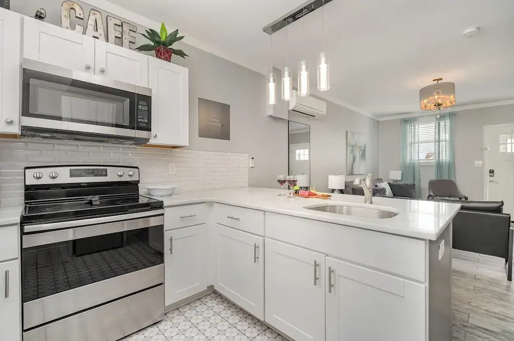 Lucent Pearl - Private Patio - Near Broadway