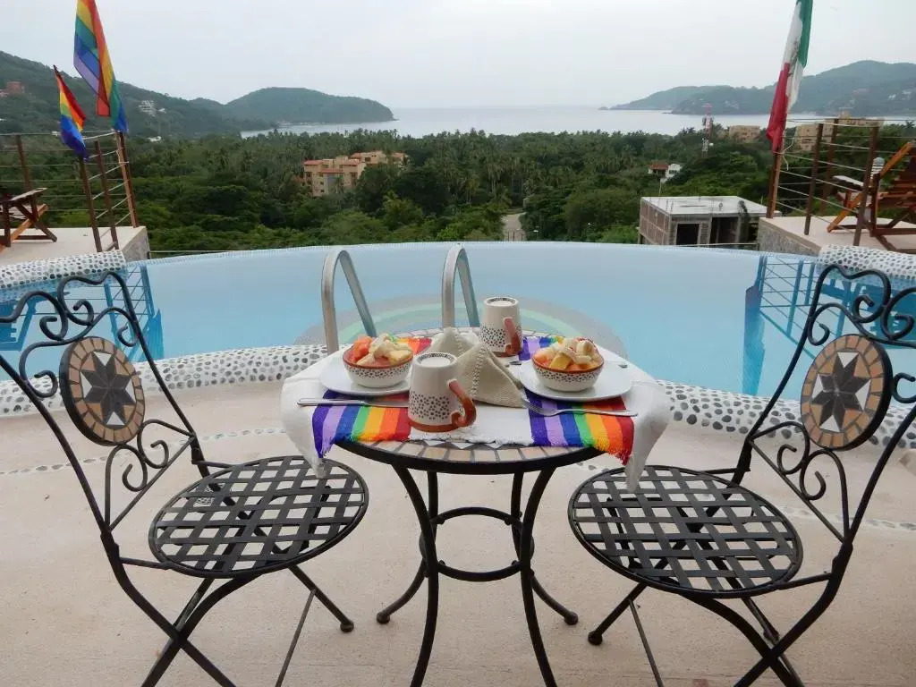 Casa Arcoiris Zihuatanejo B&B