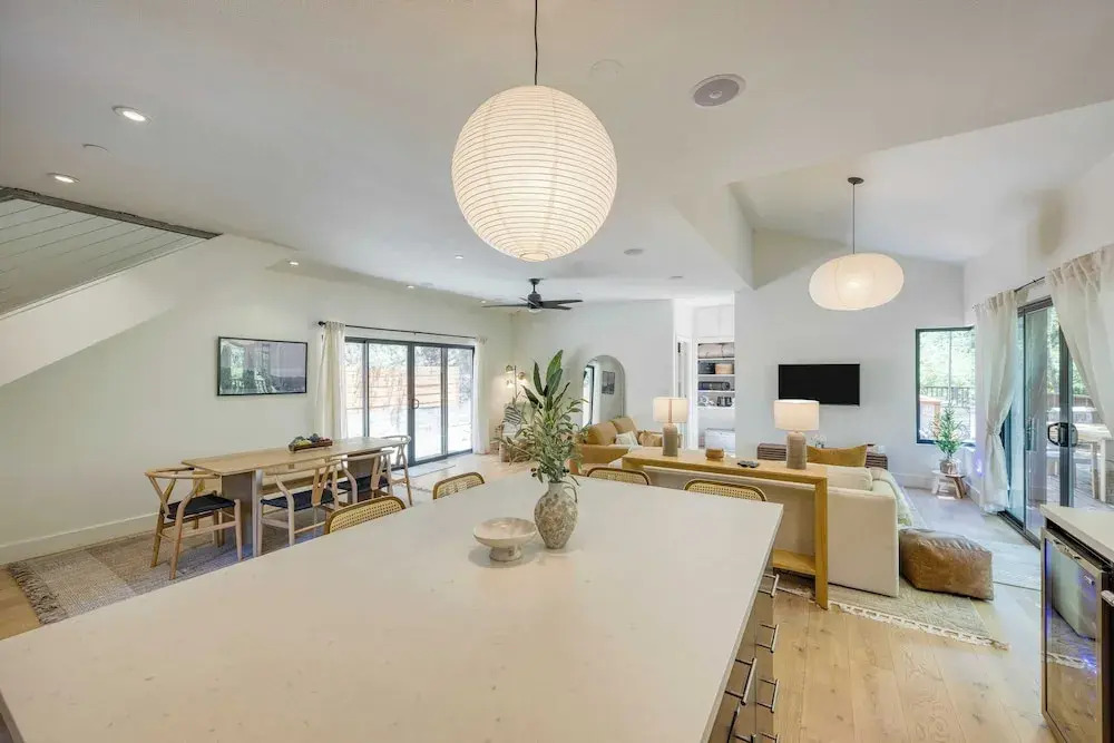 Mill Creek by Avantstay Modern Design, Patio, Hot Tub