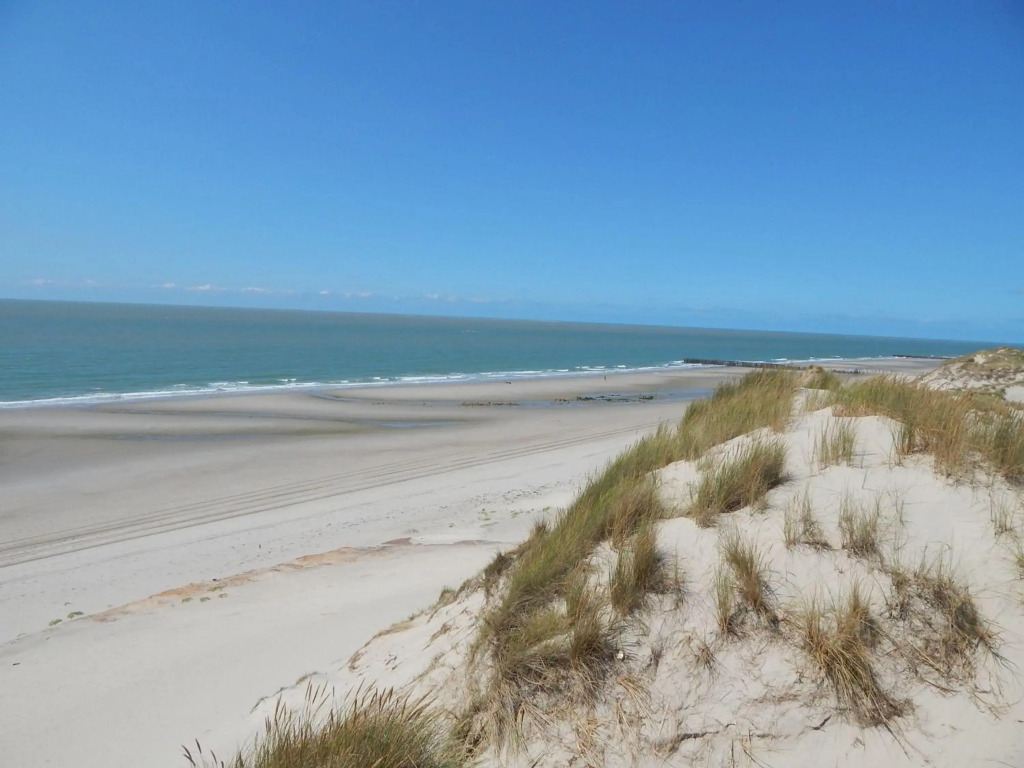 Traumhaftes-freistehendes-Ferienhaus-an-der-See-Strand-Yachthafen-W-Lan