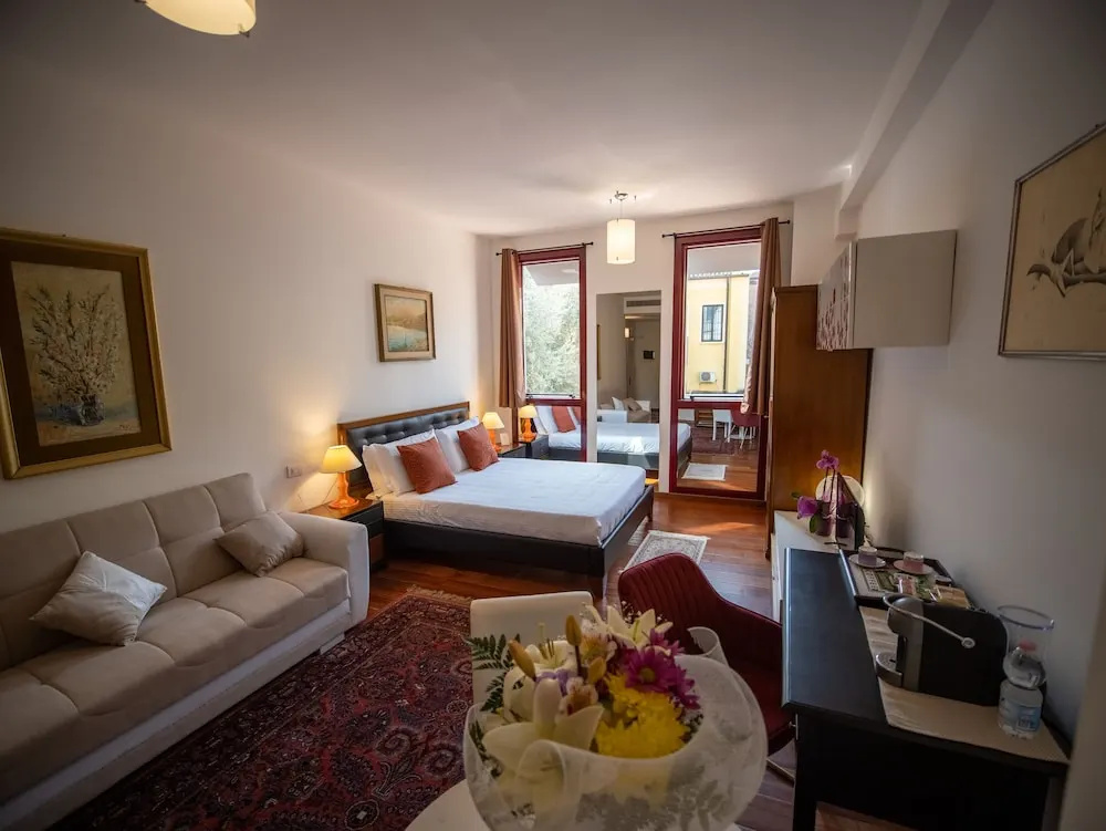 EGO Residence Ferrara & City Center Apartment