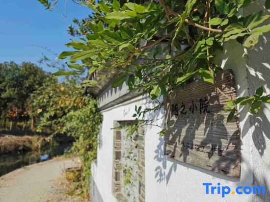 Suzhou Yangcheng Lake and the accompanying courtyard homestay