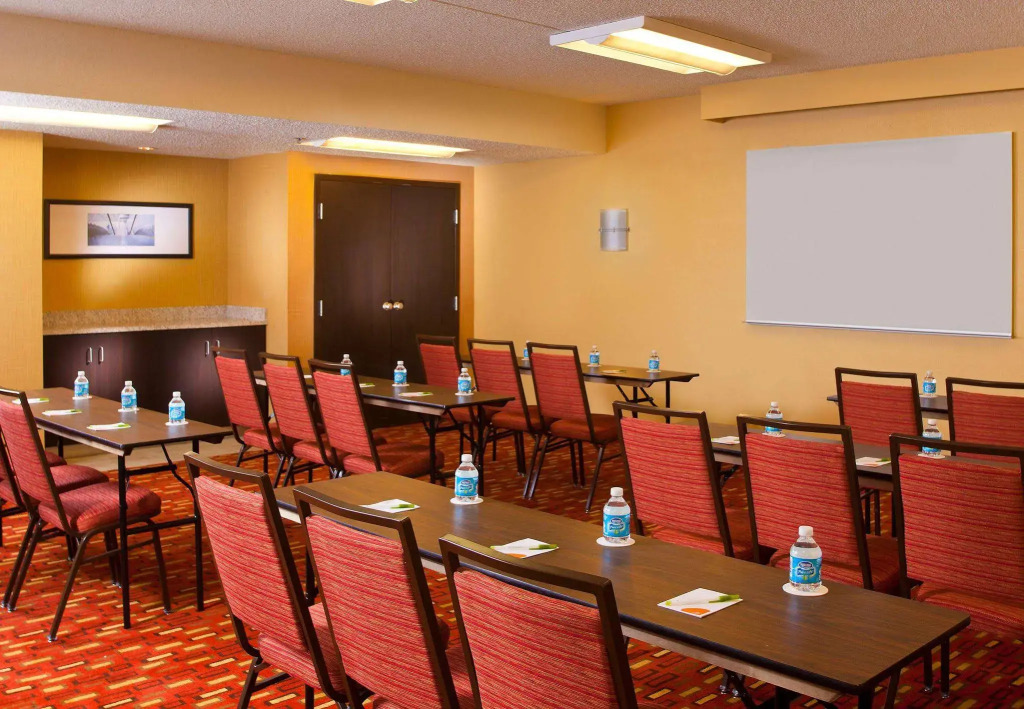Courtyard by Marriott Memphis Airport