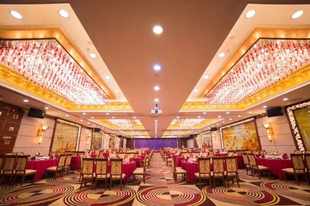 Yijian Holiday Hotel