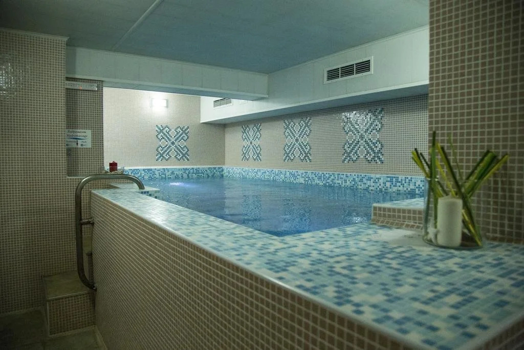 Hotel Emaly Green