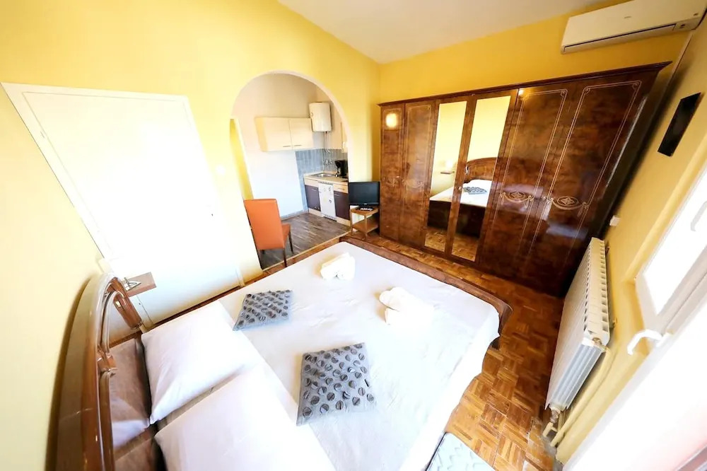 Studio in Starigrad, With Wonderful sea View, Furnished Balcony and Wifi Near the Beach