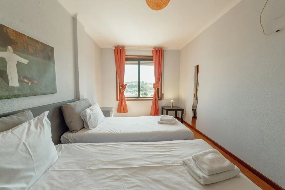 Matosinhos SEA Side 2BD by Vacationy