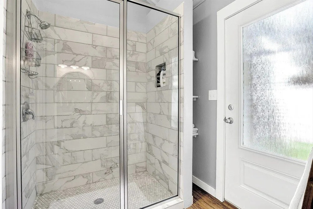 Luxury Home Near Main With Hot tub