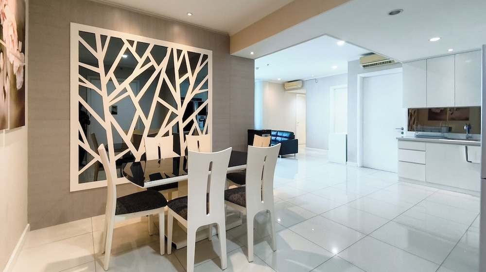 Spacious And Lavish 4Br At The Via And The Vue Ciputra World Apartment