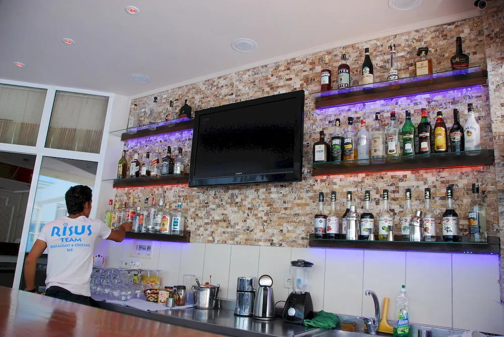 Risus Suit Hotel