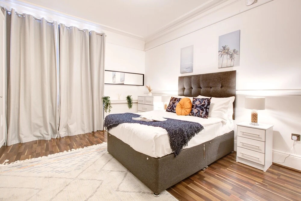 4-bedrooms 2-baths Independent Private Family Flat
