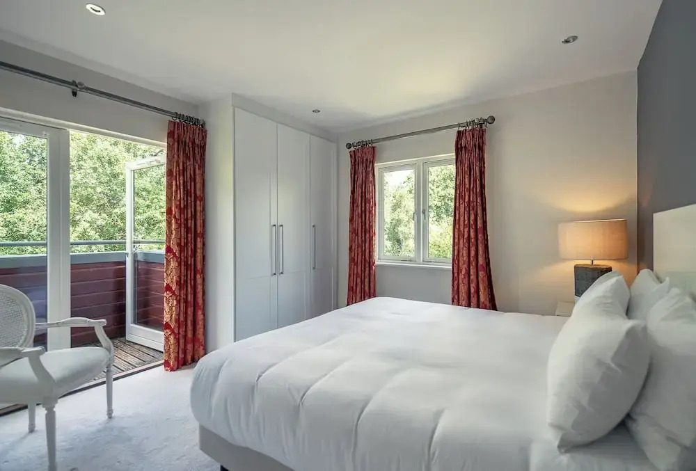 Spacious Kenmare Home to Sleep 8 Free use of Pool Onsite