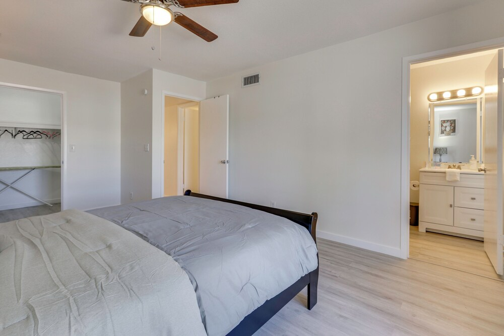 Near Innovation Corridor: Phoenix Home w/ Patio