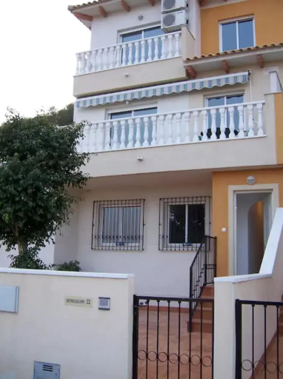 House With 4 Bedrooms in Orihuela, With Pool Access and Enclosed Garde
