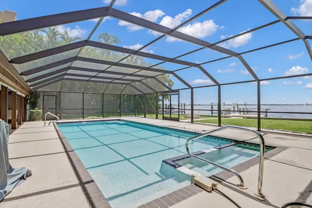 228 Bay Shore Dr