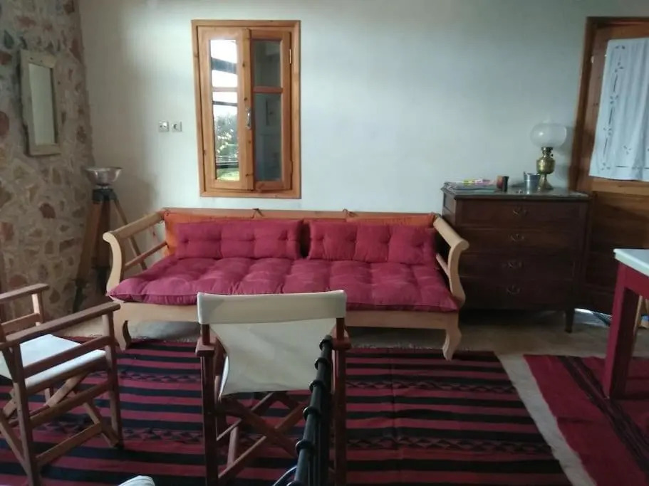 Rachi Boza, Cottage by the sea