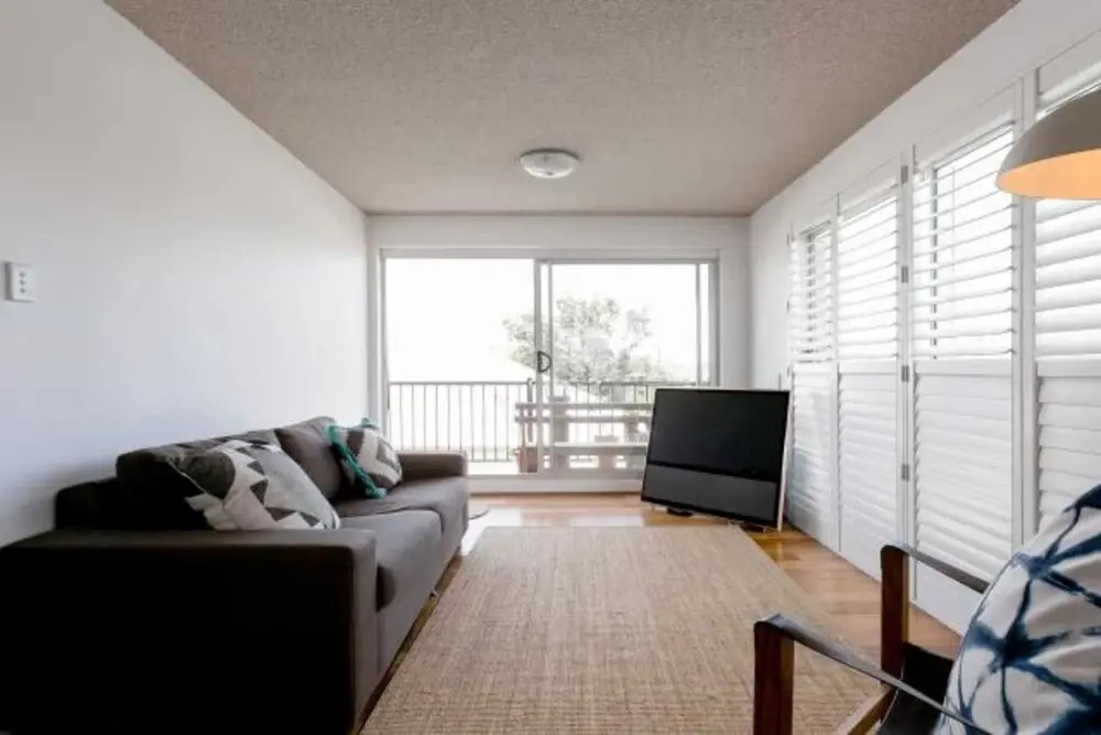 Re-imagined Urban Flat With Skyline View Balcony
