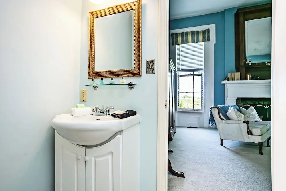 1851 Historic Maple Hill Manor B&B