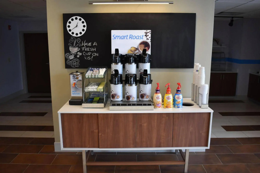 Holiday Inn Express & Suites Parkersburg East by IHG