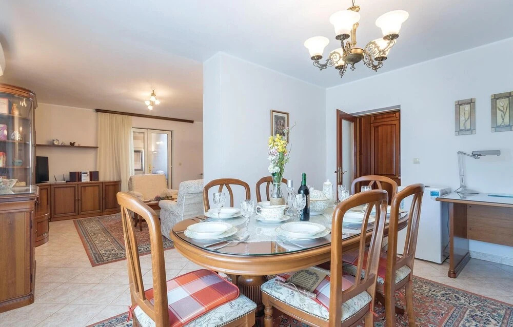 Awesome Apartment in Valbandon With 3 Bedrooms and Wifi