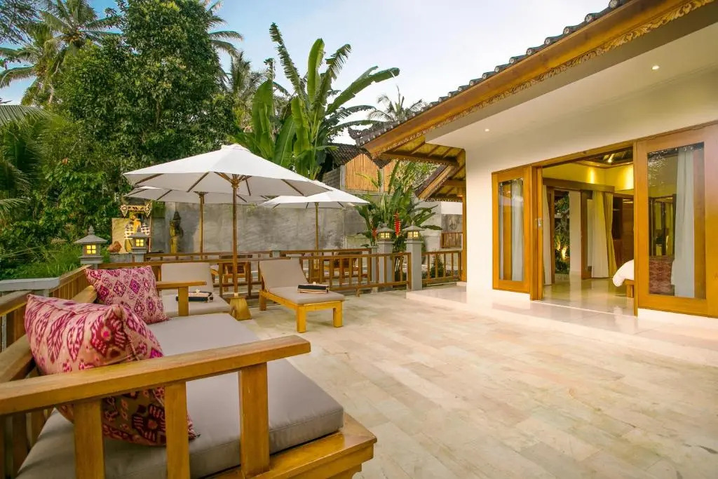 Pesantian Villa and Warung