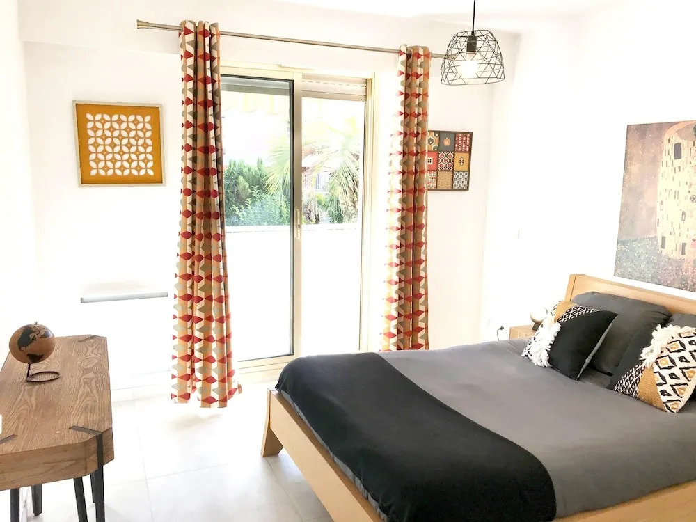 Apartment with One Bedroom in Antibes, with Wonderful City View, Furnished Terrace And Wifi - 550 M From the Beach