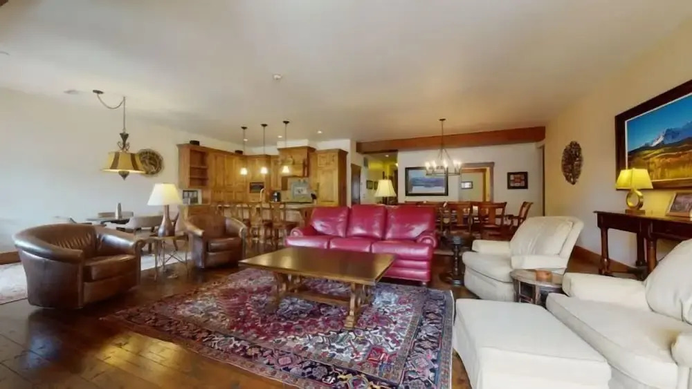 Luxury 4 Bedroom Penthouse in Lionshead Village With Rooftop Pool, Just a Short Walk to Gondola