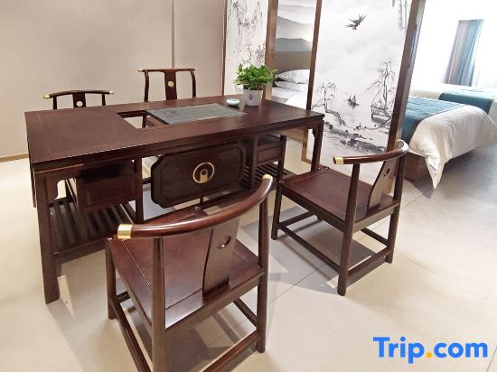Xiangxiang Victoria Hotel (Xianghong Railway Station Store)