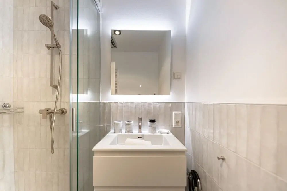 New high-end 2 BR Penthouse w Balcony