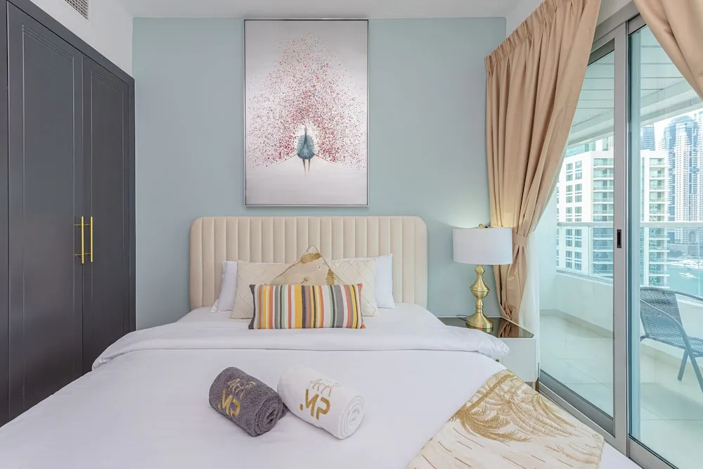 Marina View Spacious 1 BR Near Metro Apartments
