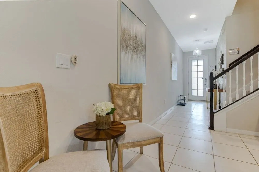 Incredible 5 bed 4 Bath With Private Pool 1598