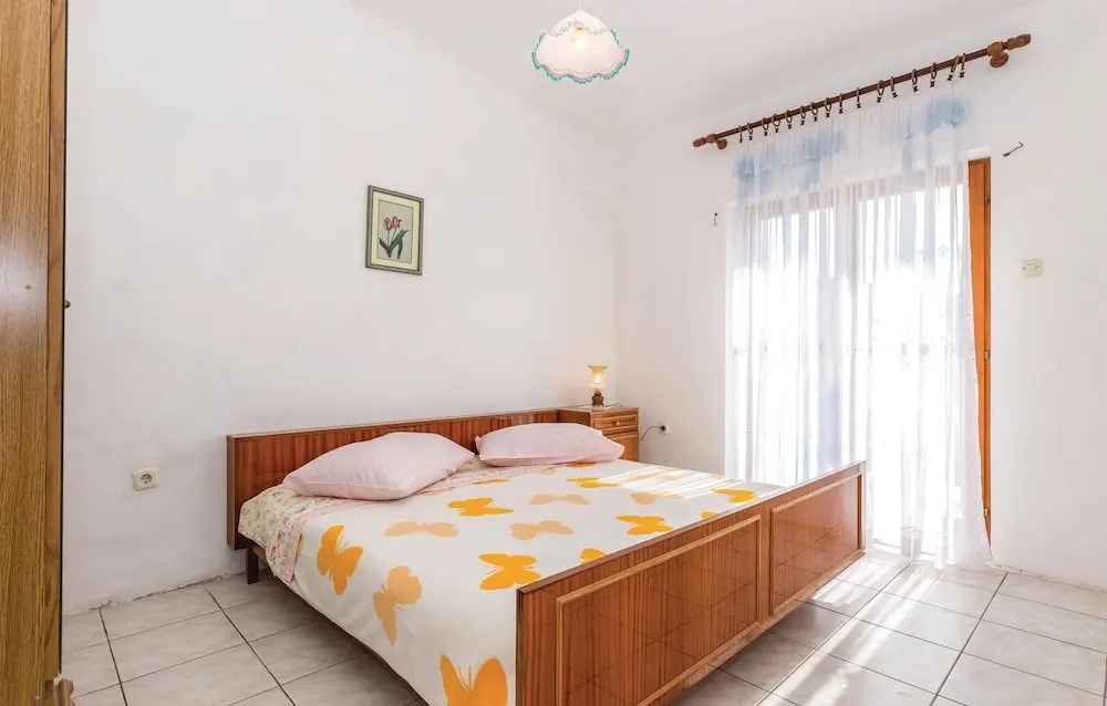 Nice Home in Zubovici With Wifi and 2 Bedrooms
