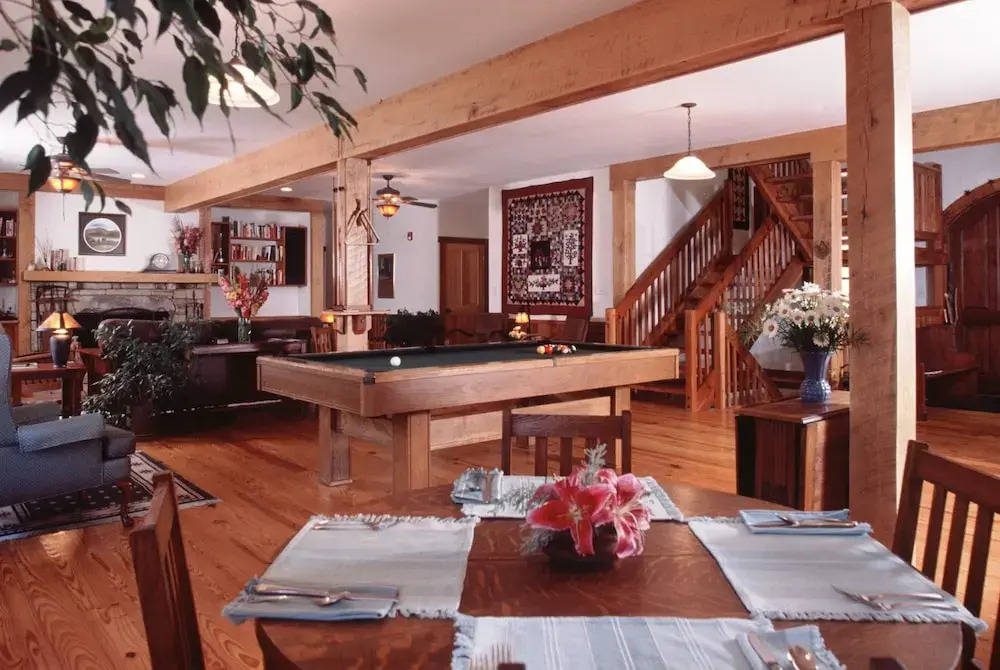 Bent Creek Lodge Bed & Breakfast