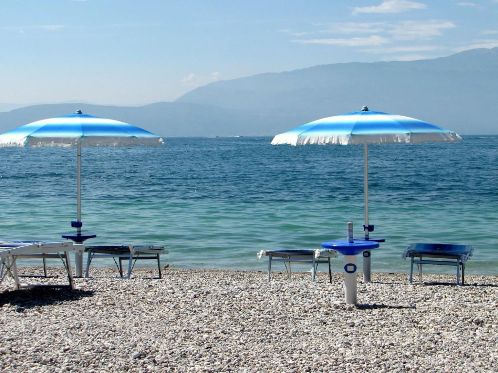 Cozy Holiday Home in Manerba Del Garda with Swimming Pool