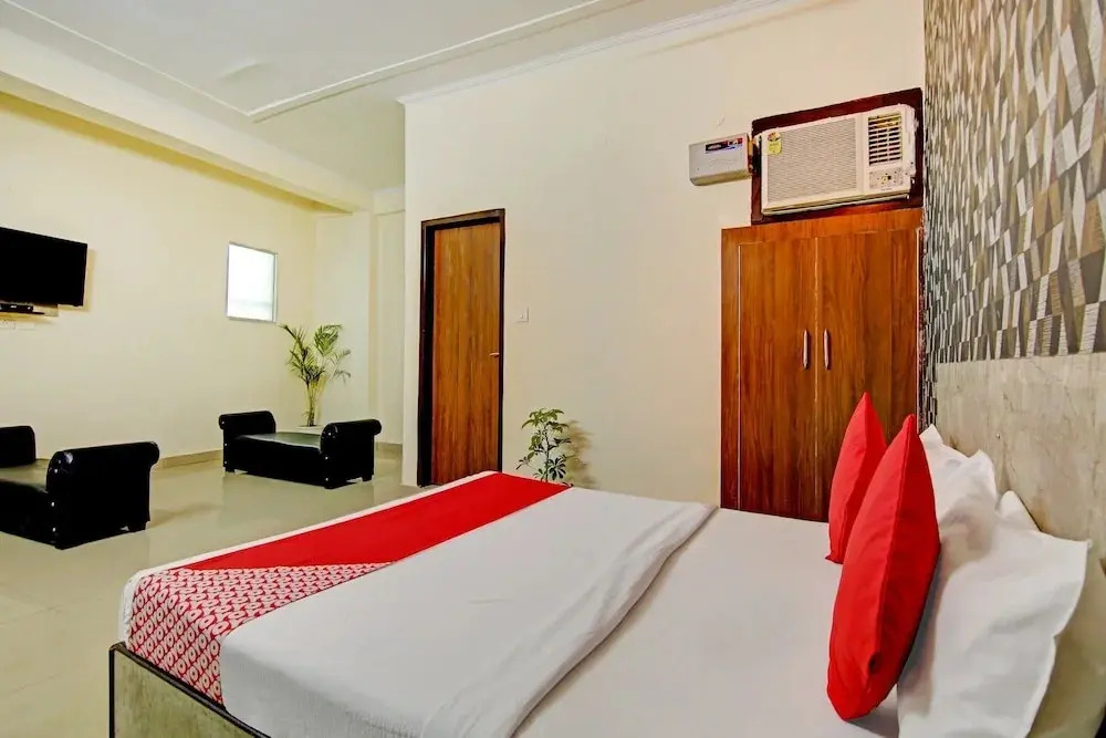 The Rosewood Hotel by OYO Rooms