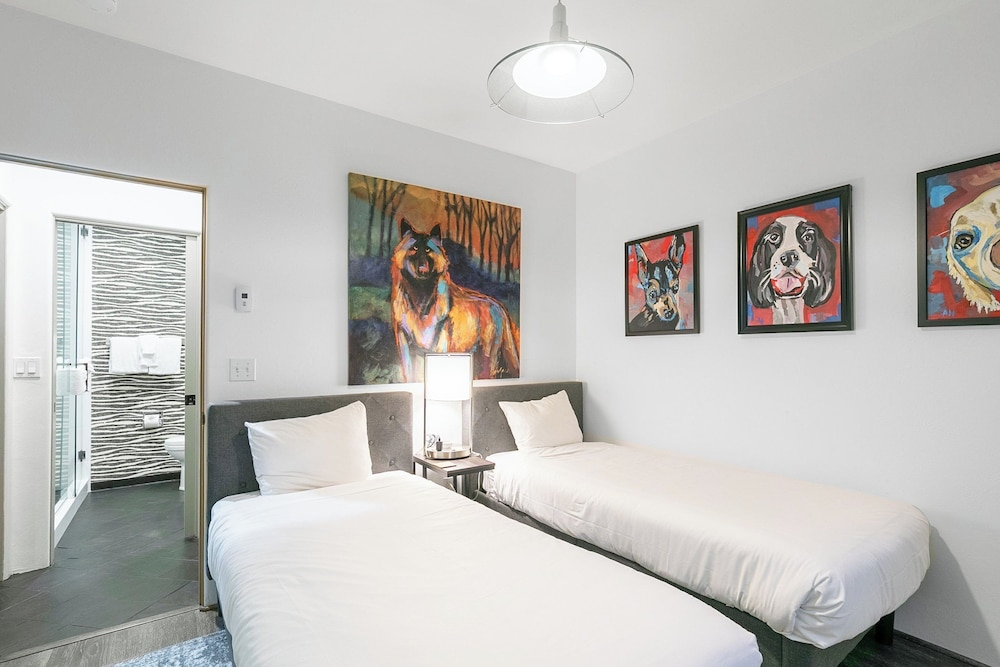 New San Juan 303 by Avantstay Modern Penthouse w/ Deck Overlooking Main Street