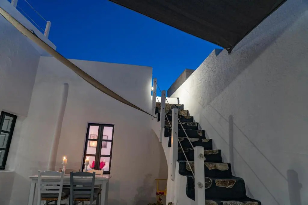 1906 Cave Villa