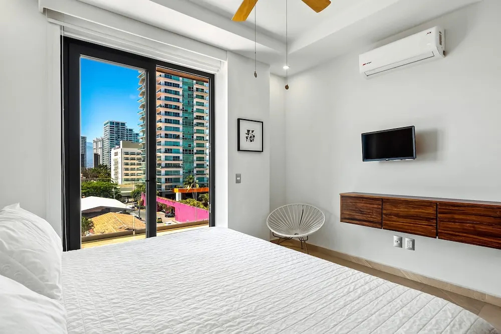 5th-floor Condo With Partial Ocean Views, Heated Pool, Sauna, Gym, Balcony, W/D